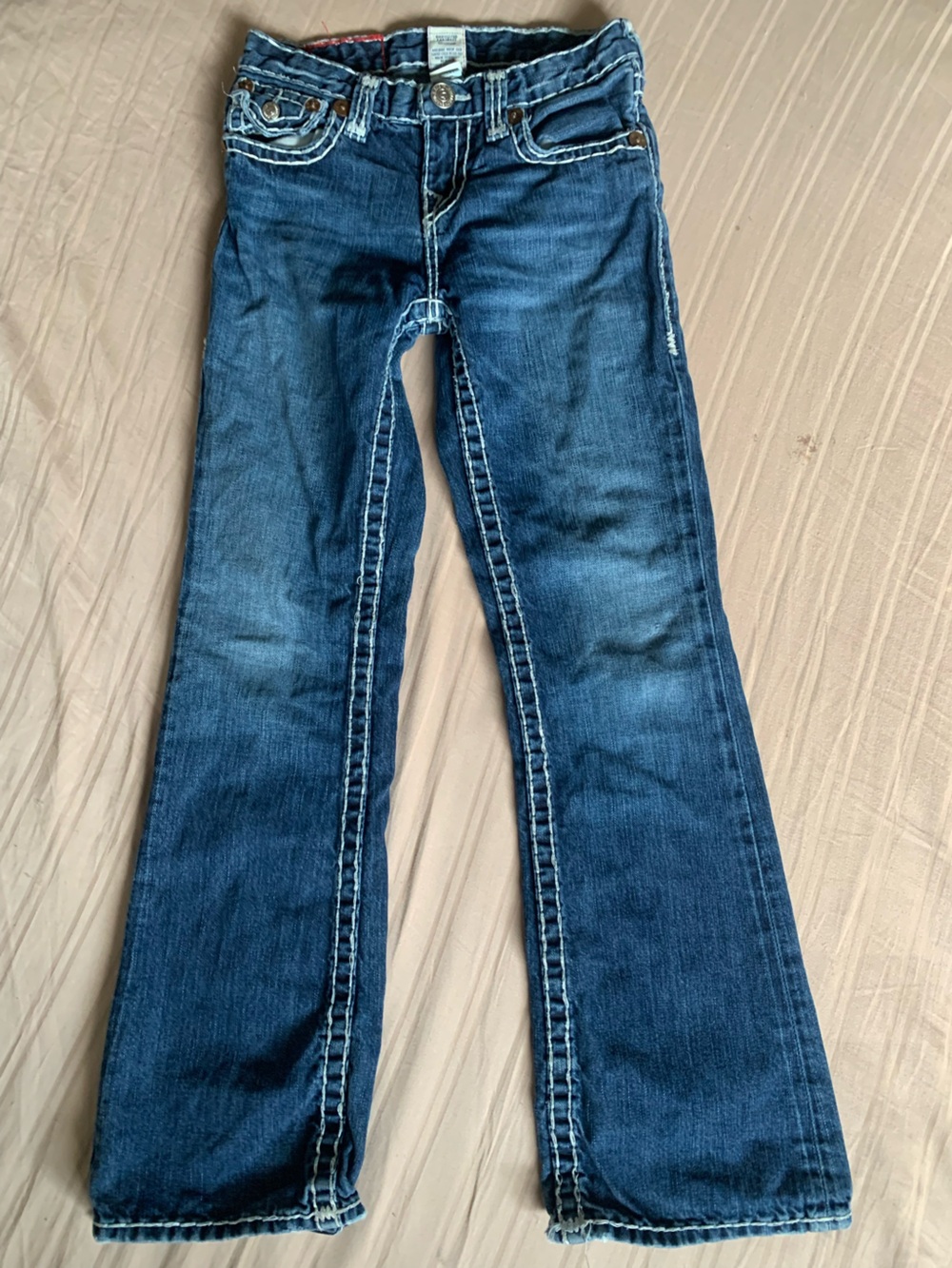 True Religion Women's Dark Blue Flare Jeans with White Contrast Stitching - Picture 4 of 5